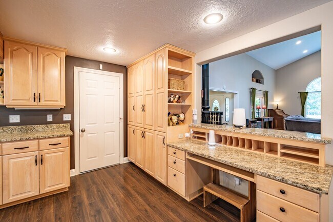 Building Photo - Must See in Bartel’s Canyon View Estates!