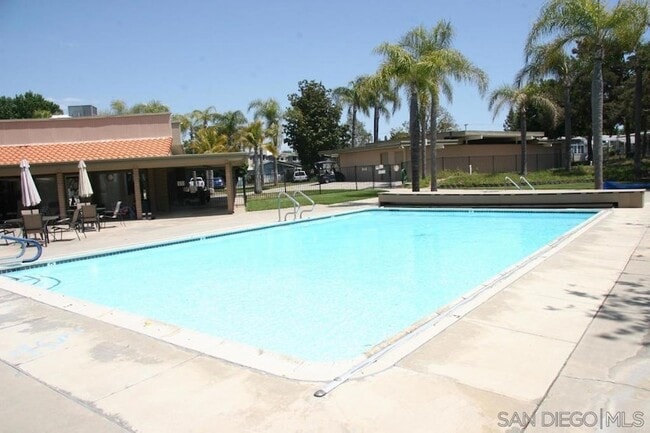 Building Photo - 525 W El Norte Pkwy