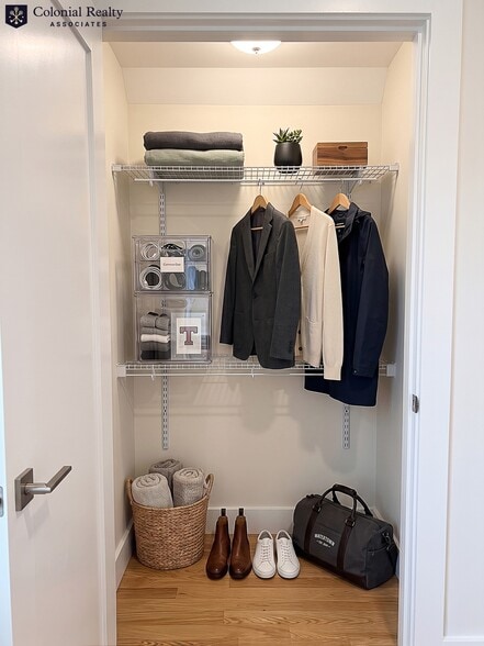 Building Photo - 69 Elm St