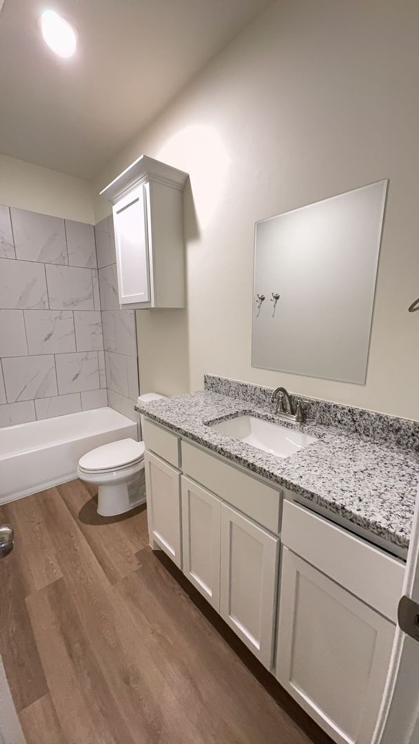 Building Photo - 3 Bedroom 2 Bath 2 Car Garage Duplex in Gr...