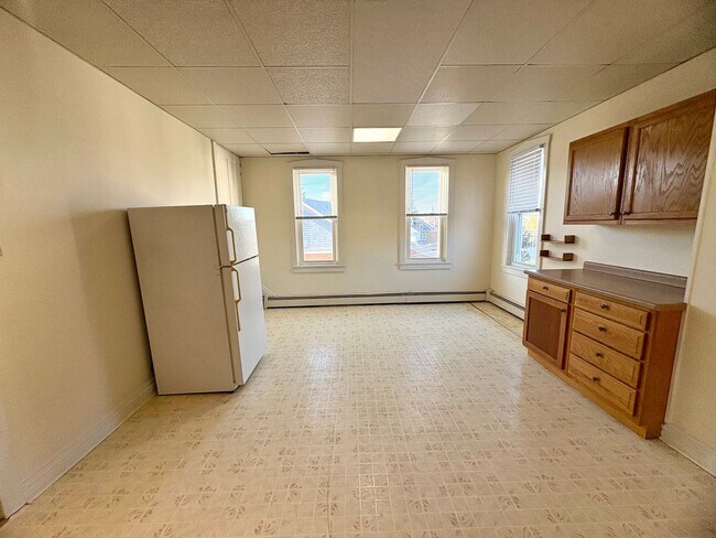 Building Photo - 519-5195 S Market St