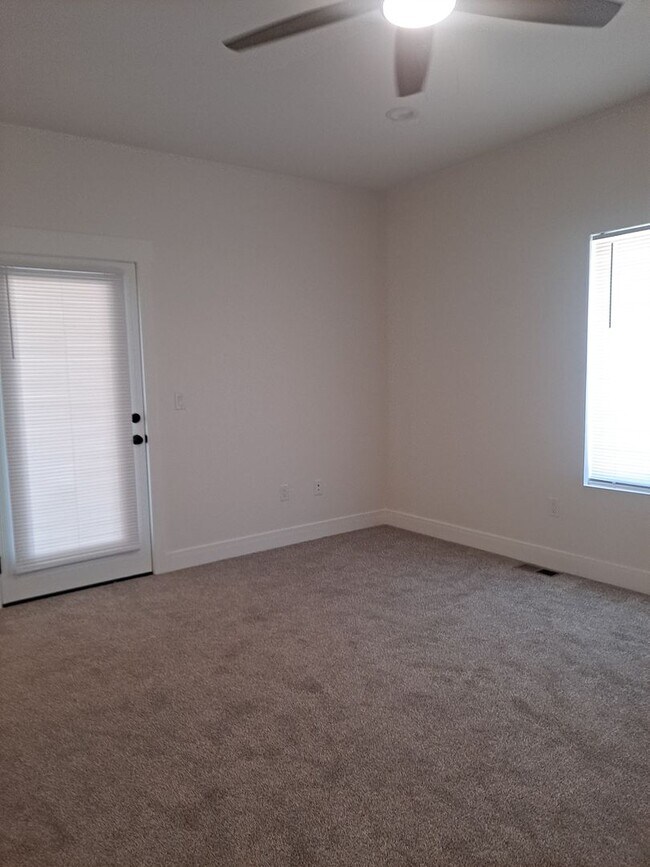 Building Photo - ALL PROSPECTIVE TENANTS MUST SUBMIT A $58 ...