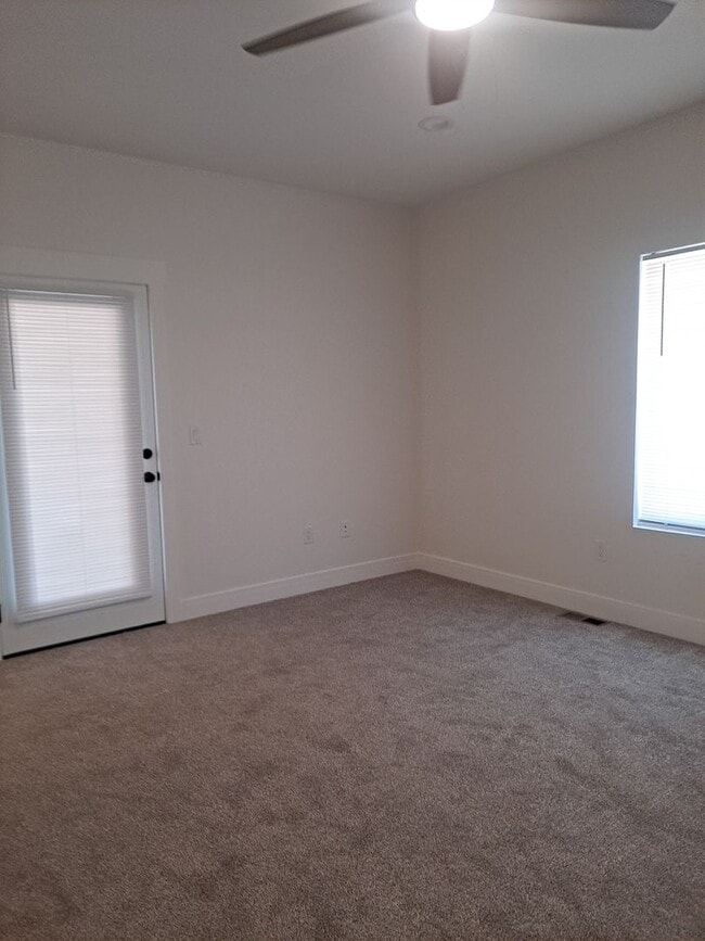 Building Photo - ALL PROSPECTIVE TENANTS MUST SUBMIT A $58 NON-REFUNDABLE APPLICATION FEE PER APPLICANT ONLINE AND...