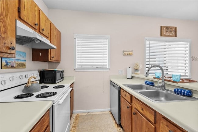 Building Photo - 15010 Leeward Dr
