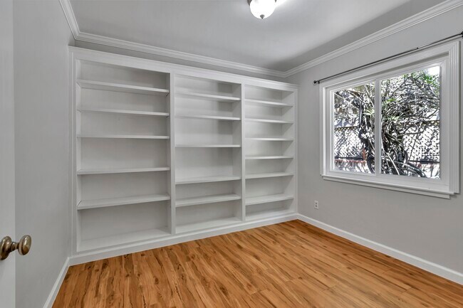 Building Photo - 520 Dawkins Dr