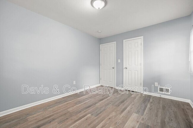 Building Photo - 1156 Hubbard St SW