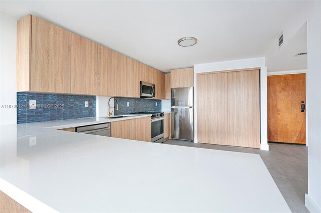 Building Photo - 9300 Bay Harbor Terrace