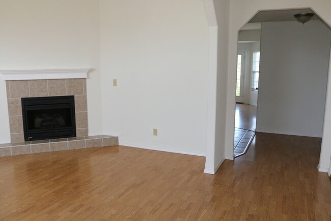 Building Photo - Available 10/7/2025