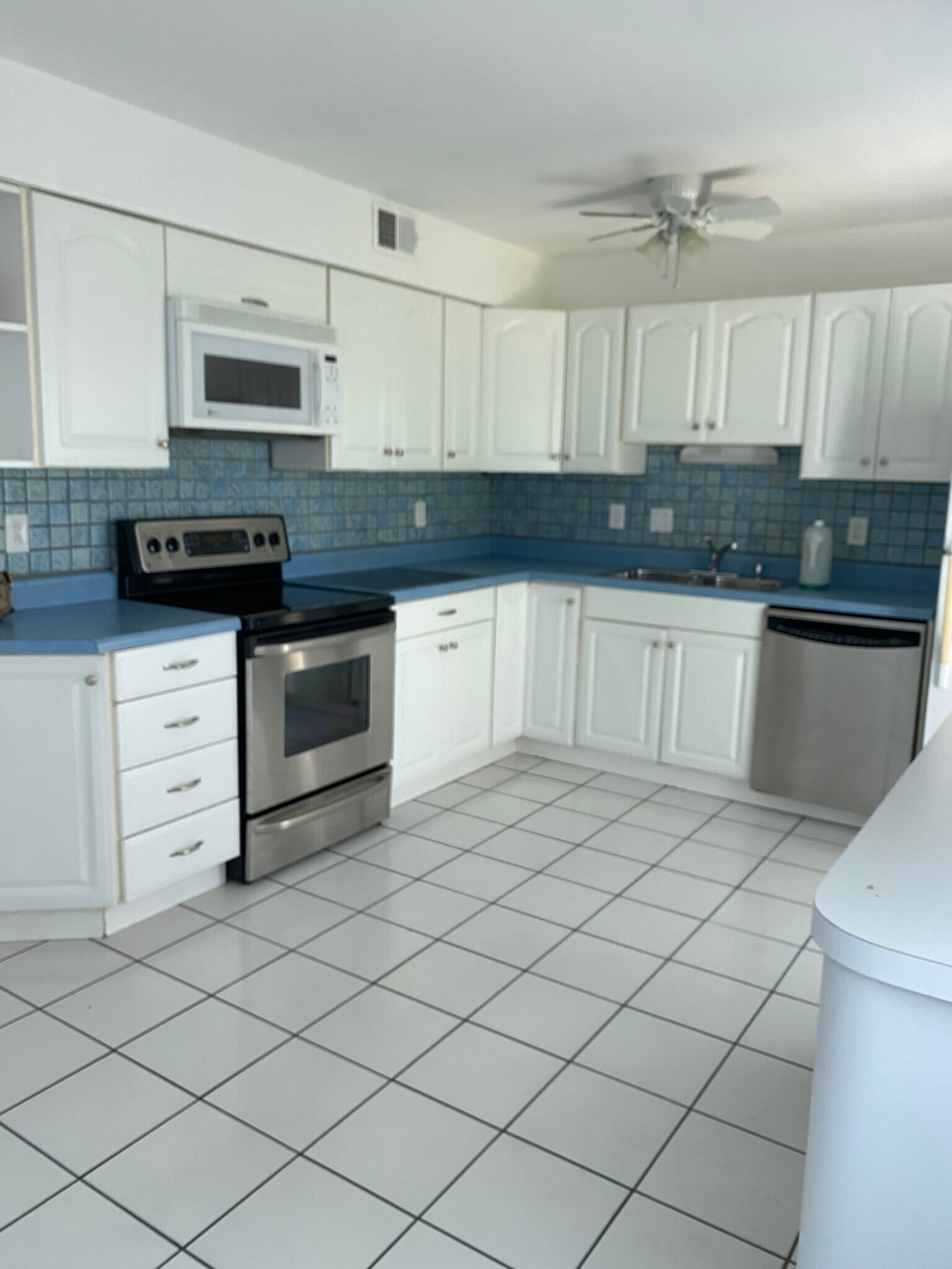 Ktichen - 1044 Willow Brook Dr