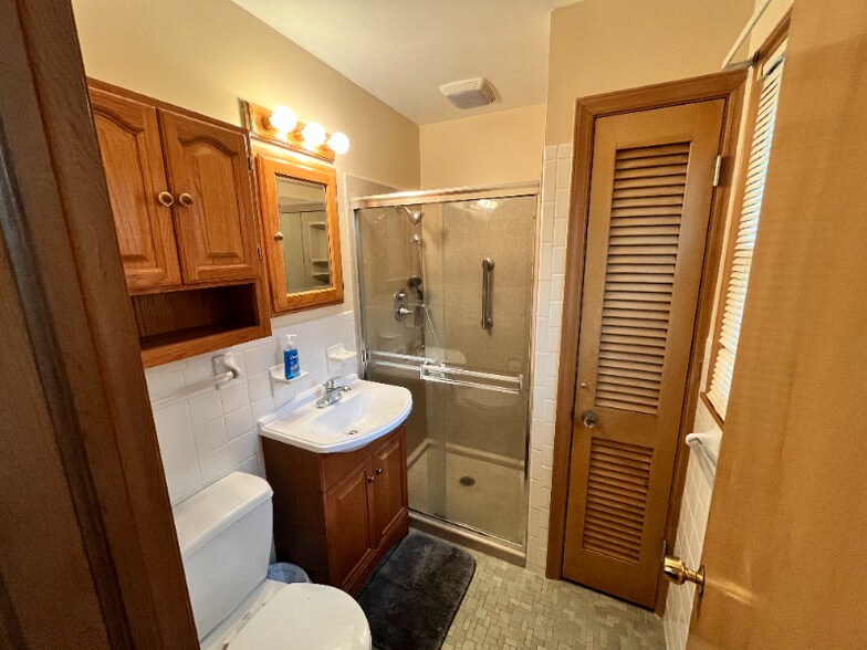 Building Photo - 4943 NE Gladstone Ave