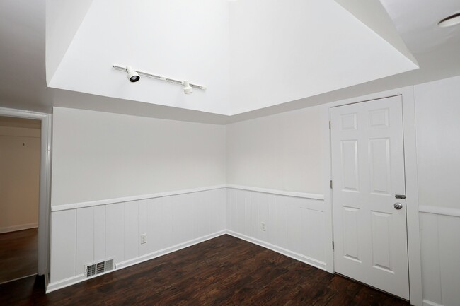 Building Photo - 121 Westport Rd