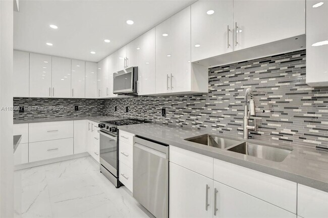 Building Photo - 9801 Collins Ave