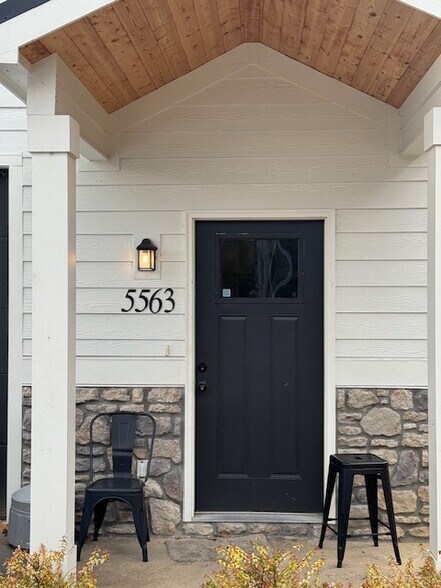 Primary Photo - 5563 Stream Ln