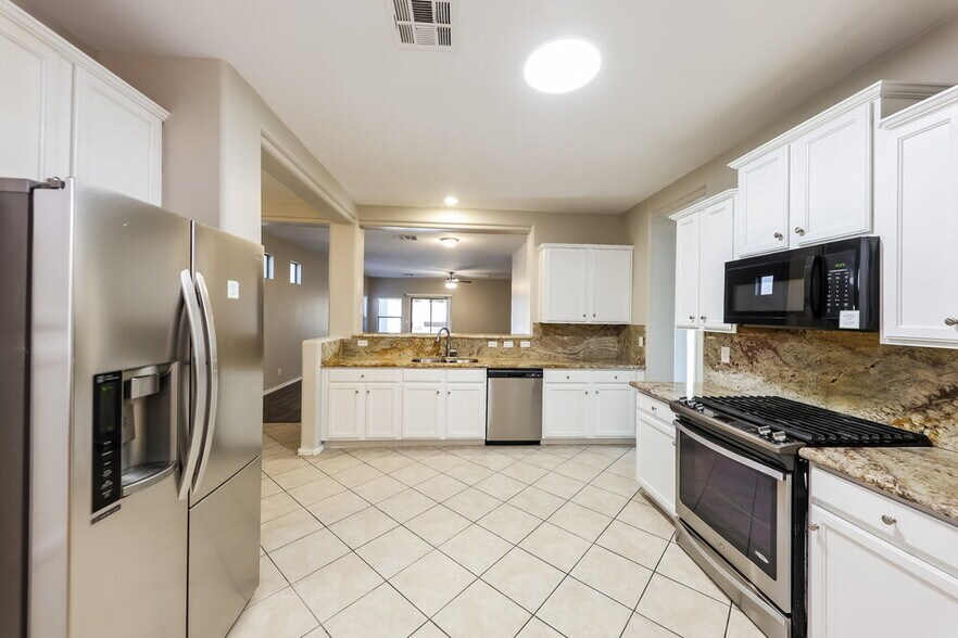Building Photo - 15266 W Desert Hills Dr