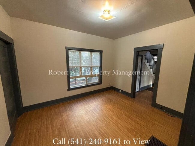 Building Photo - 207 NW 5th St