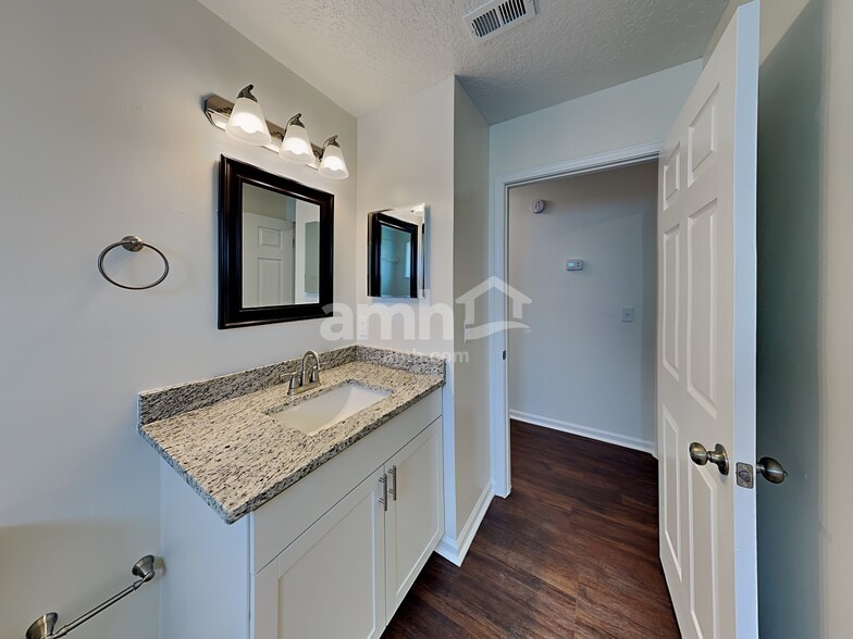 Building Photo - 11373 Chapelgate Ln
