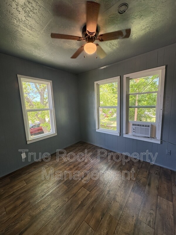 Building Photo - 522 S Stonewall Ave