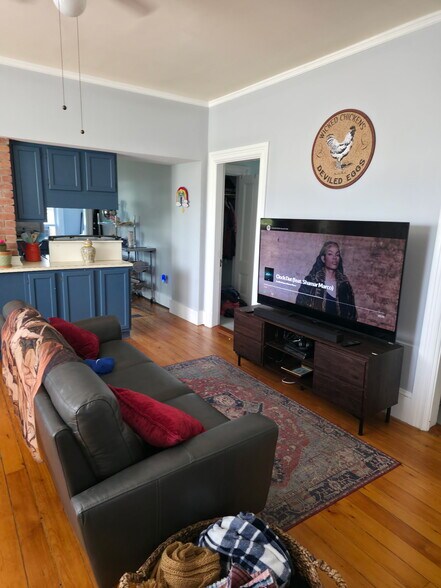 Sitting area in dining room/parlor 2 - 86 Holden St