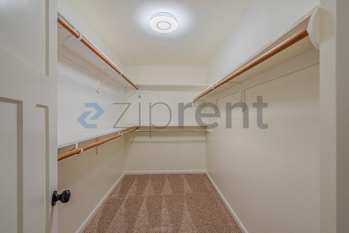 Building Photo - Unit