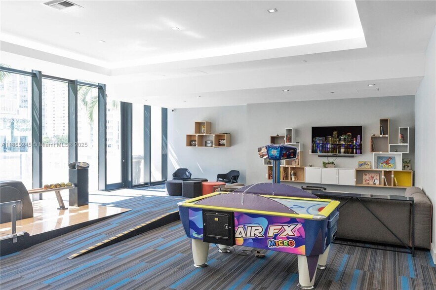 Building Photo - 1010 Brickell Ave