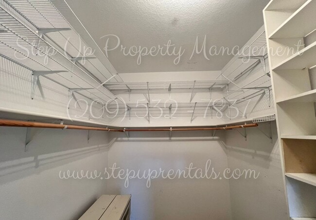 Building Photo - Comfortable & Well-Appointed 3-Bedroom Hom...