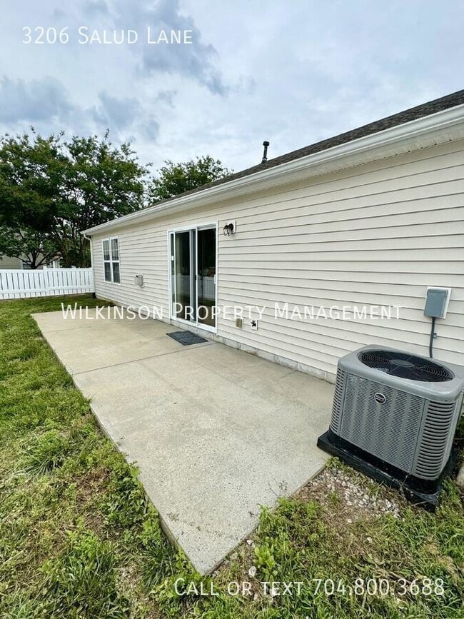 Building Photo - 3206 Salud Ln