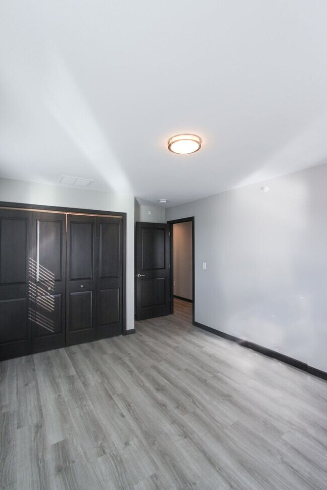 Building Photo - New! Beautiful 2 Bed, 2 Bath Apartment in ...