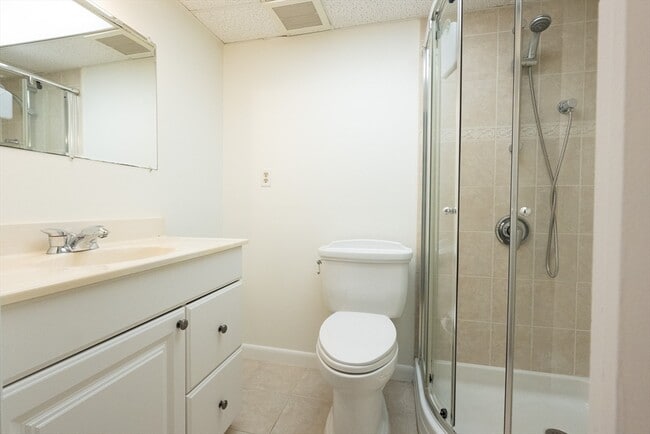 Building Photo - 44 Broadlawn Park