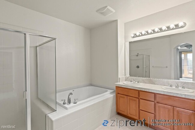 Building Photo - 2 br, 2.5 bath Condo - 1817 Camino Leonor,...