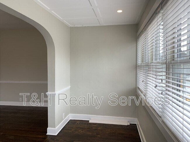 Building Photo - 4842 N College Ave
