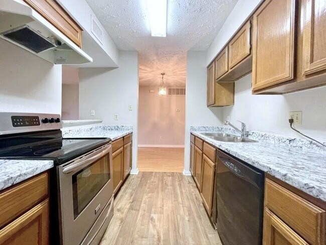 Building Photo - 10555 Turtlewood Ct
