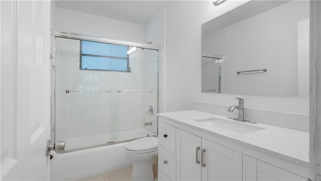 Building Photo - 2161 NE 35th St