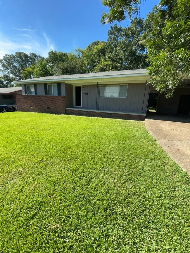 Primary Photo - 625 Forest Ave