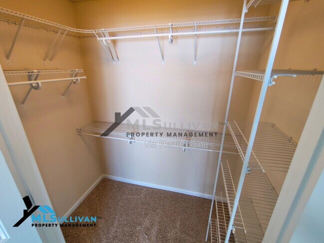 Building Photo - 207 Maple Walk St