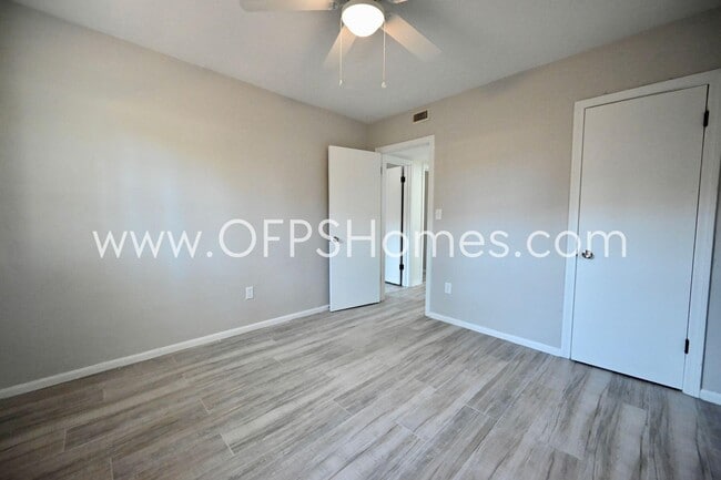 Building Photo - 131 Adkinson Dr