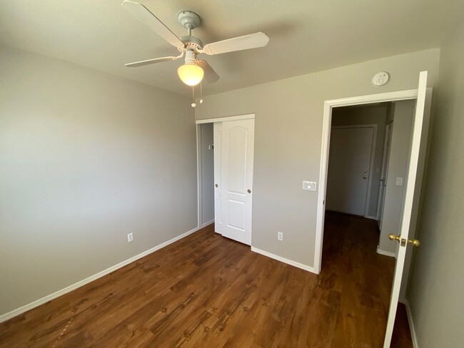 Building Photo - Close to community amenities!