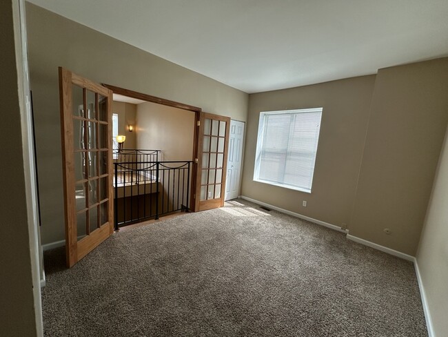 Building Photo - 2 Bedroom 1.5 Bathroom Condo in The Centra...