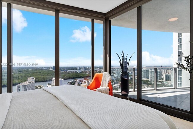 Building Photo - 15701 Collins Ave