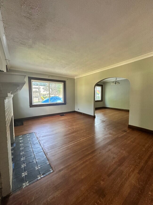 Building Photo - 5228 Carrollton Ave