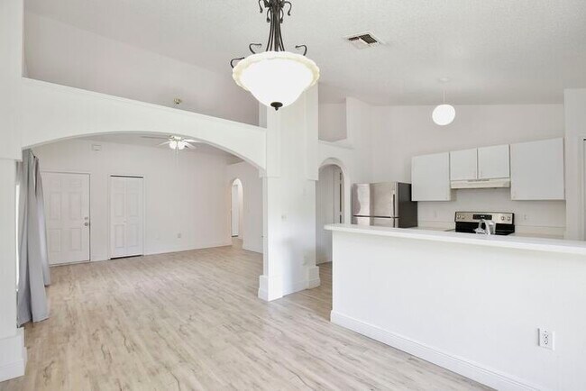 Building Photo - Beautiful 3/2 Home Recently Remodeled with...