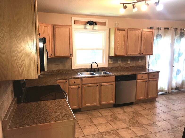 Kitchen - 2300 E 15th St