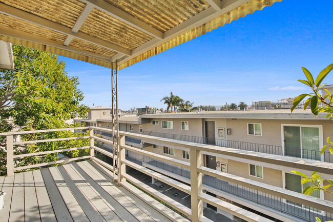 Building Photo - Overland Avenue Apartments