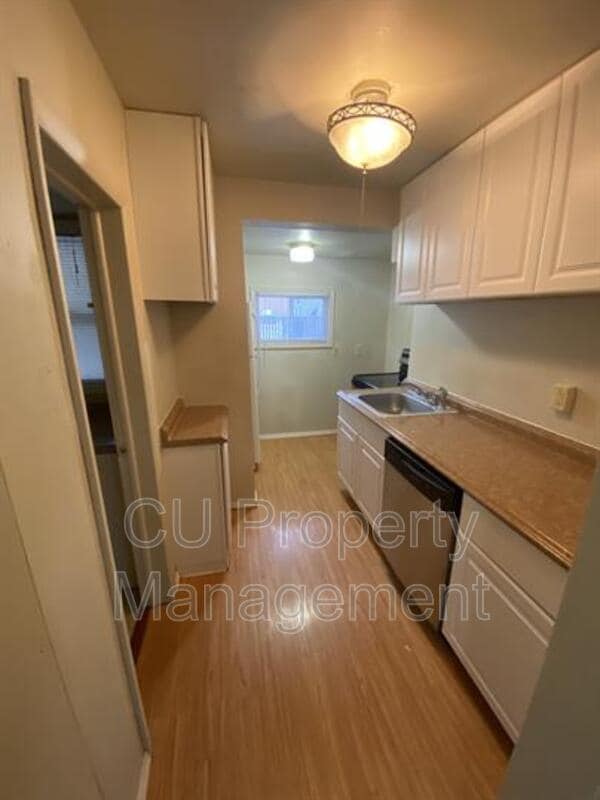 Building Photo - 207 E Clark St