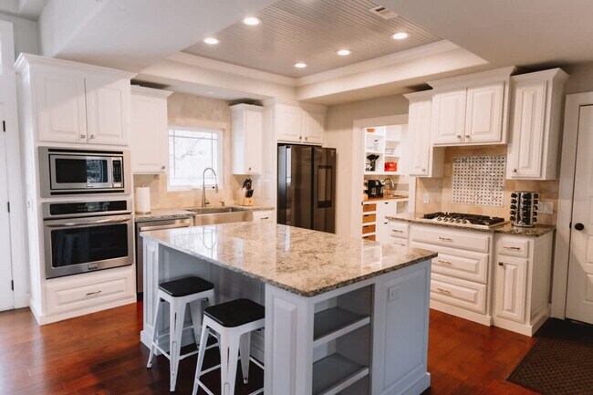 Building Photo - 1906 Almand Dr