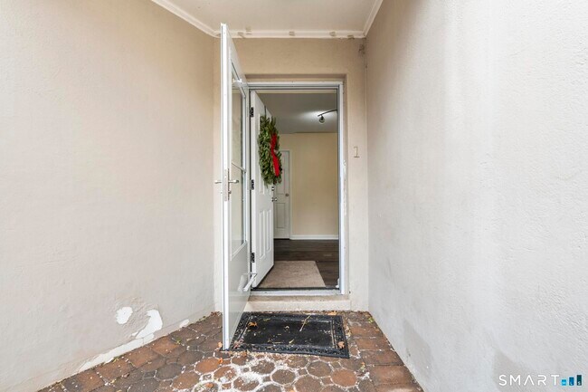 Building Photo - 84 Taylor Ave