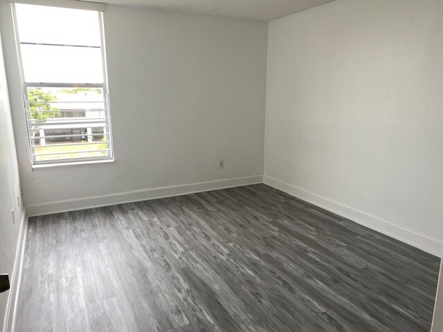 Building Photo - 210 Fontainebleau Blvd