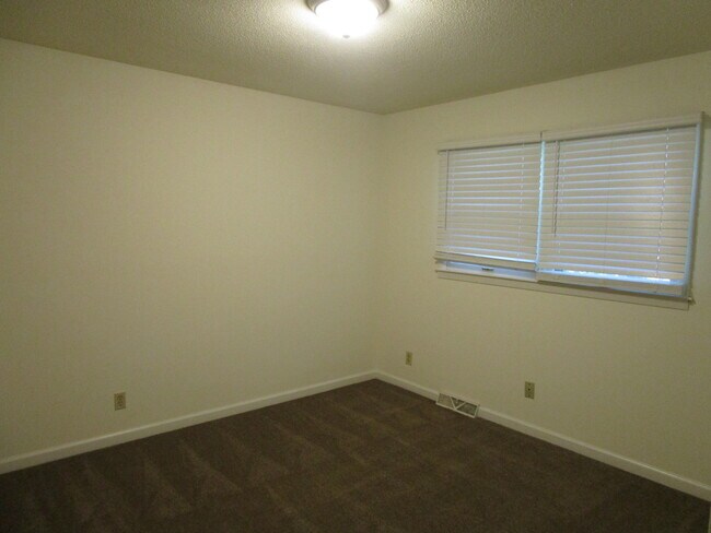 Building Photo - 3109 Pioneer Dr