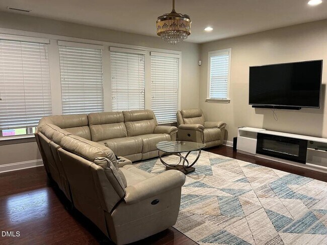 Building Photo - 267 Crestmont Ridge Dr