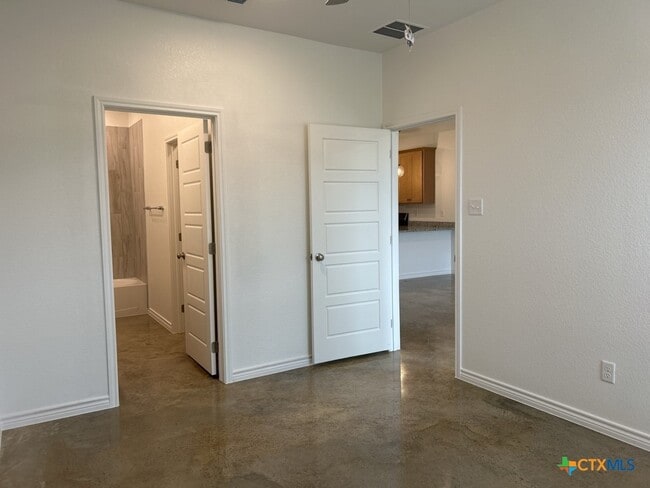 Building Photo - 3809 Hackberry Dr