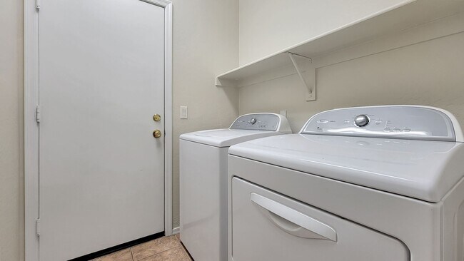 Building Photo - Great location near Bell Rd in Surprise! A...